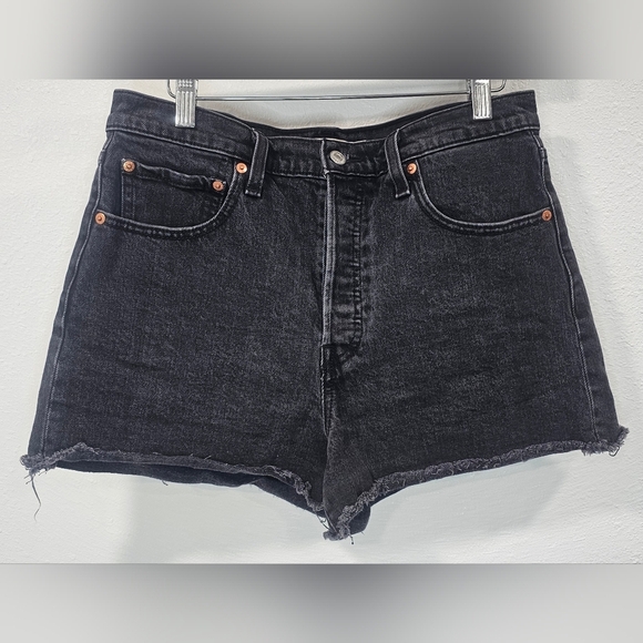 Levis Premium Women's Denim Big E Black Button Fly Ribcage Shorts Size 31 - Picture 1 of 15